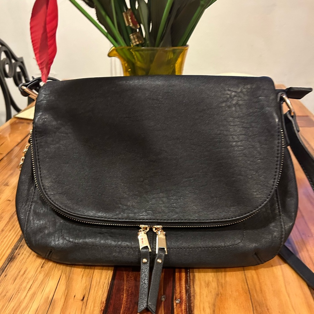 MYSTIQUE BLACK LEATHER FOLD-OVER SHOULDER BAG